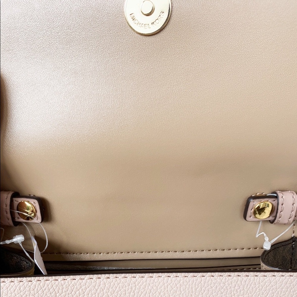 👜💕-Michael Kors Crossbody - Picture 5 of 5